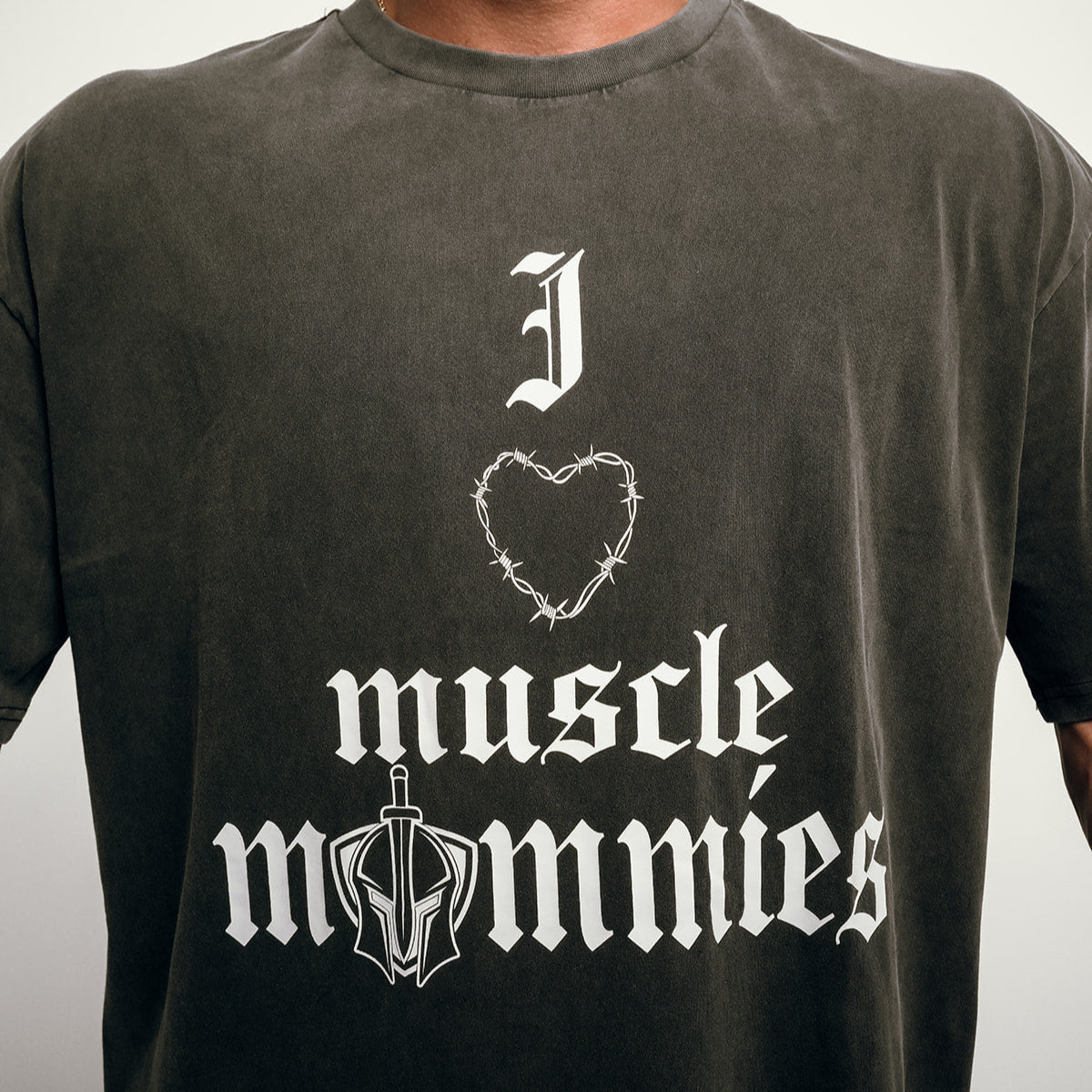 I ❤️ Muscle Mommies Oversized Tee