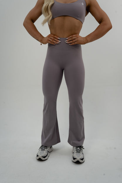Legacy Flare Legging